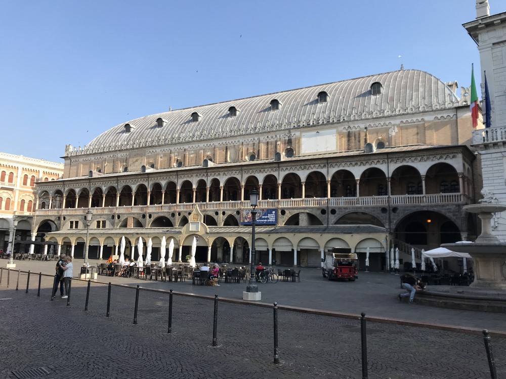 Padova - Piazza delle Erbe.JPG