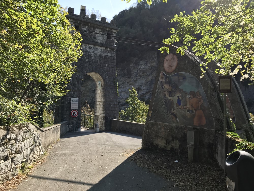 Lago di Corlo ponte della Vittoria.JPG