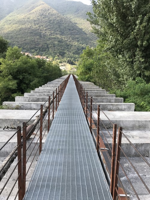 Solagna ponte ciclabile sul Brenta.JPG