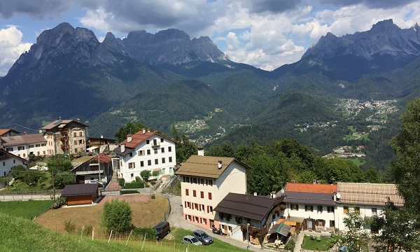 Vista valle torrente Cordevole.JPG