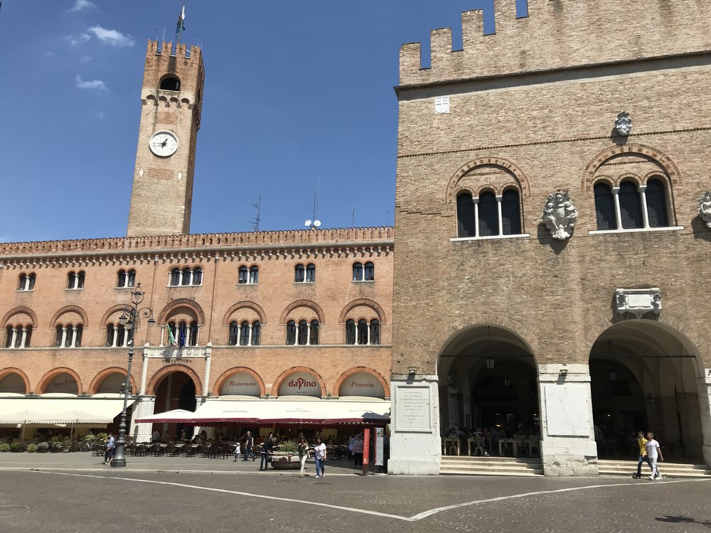 Treviso - Piazza dei Signori.JPG