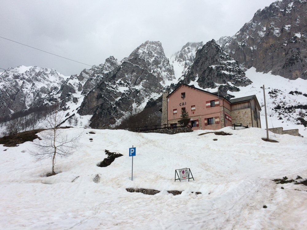 I Due della Lessinia - Rifugio Cesare Battisti.JPG