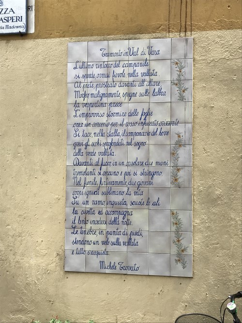 Brugnato Poesia al paese.JPG