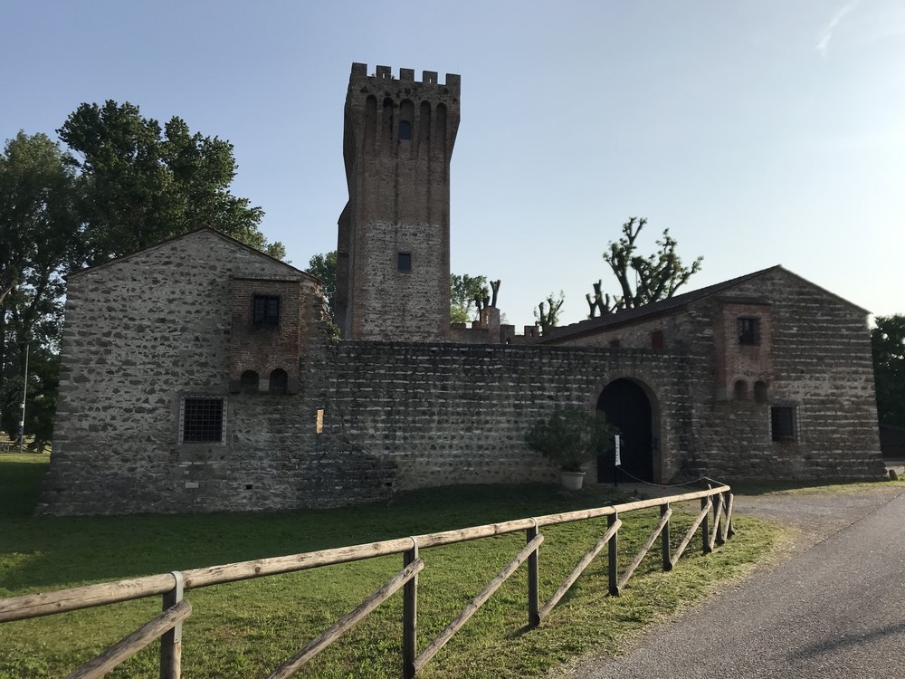 Ciclovia del Bacchiglione - Castello di San Martino.JPG