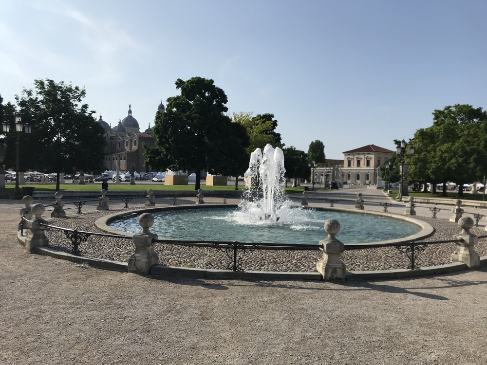 Padova - Prato della Valle, Fontana dell'isola Memmia.JPG