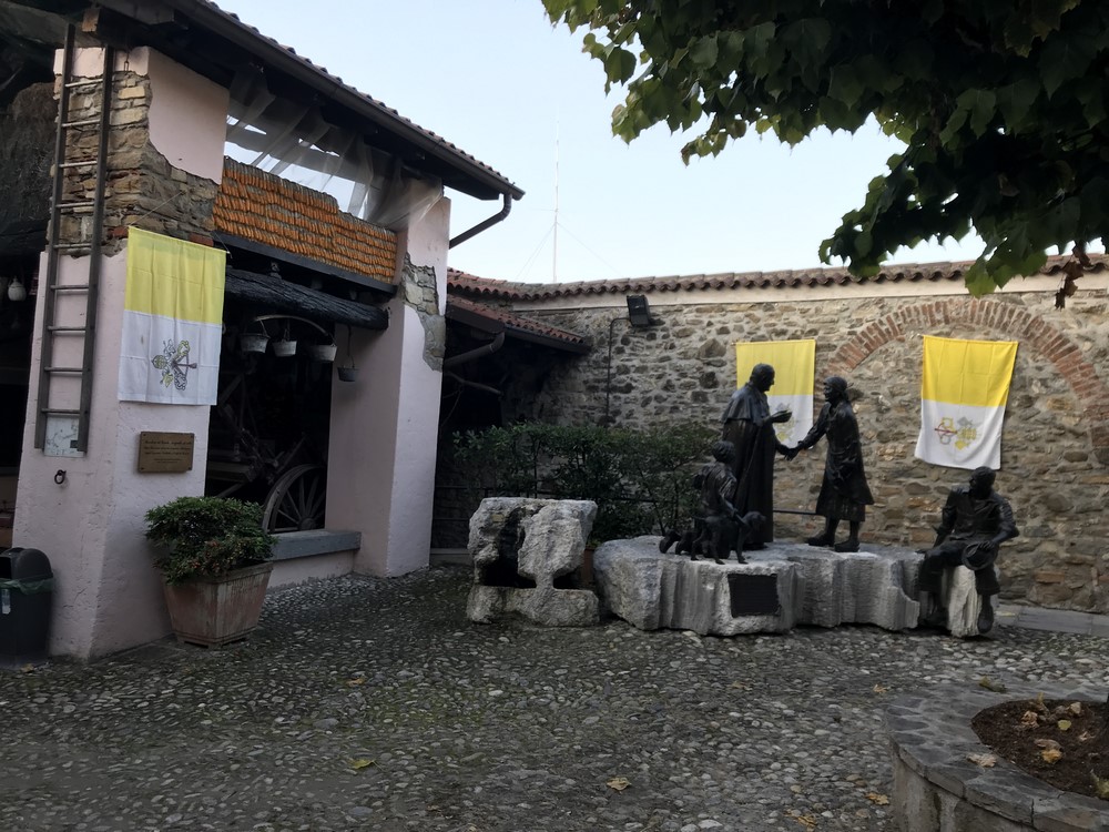 San Giovanni in Monte Statua Papa Giovanni.JPG