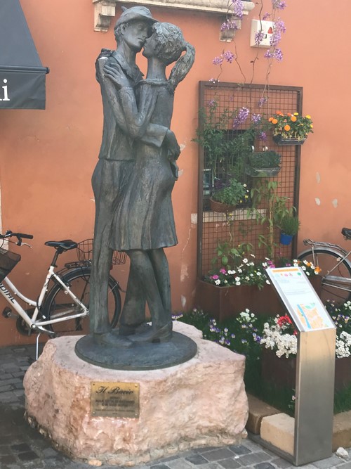 Bassano del Grappa - Il bacio.jpg